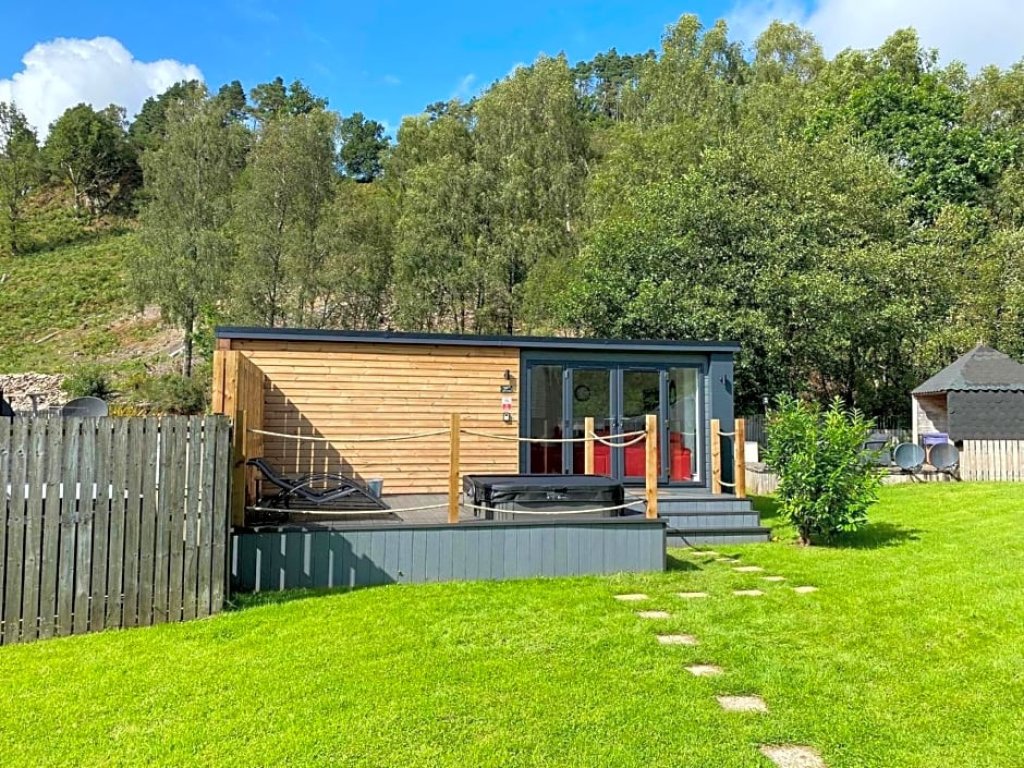 Outdoor view of Balmaha Lodges and hot tub.