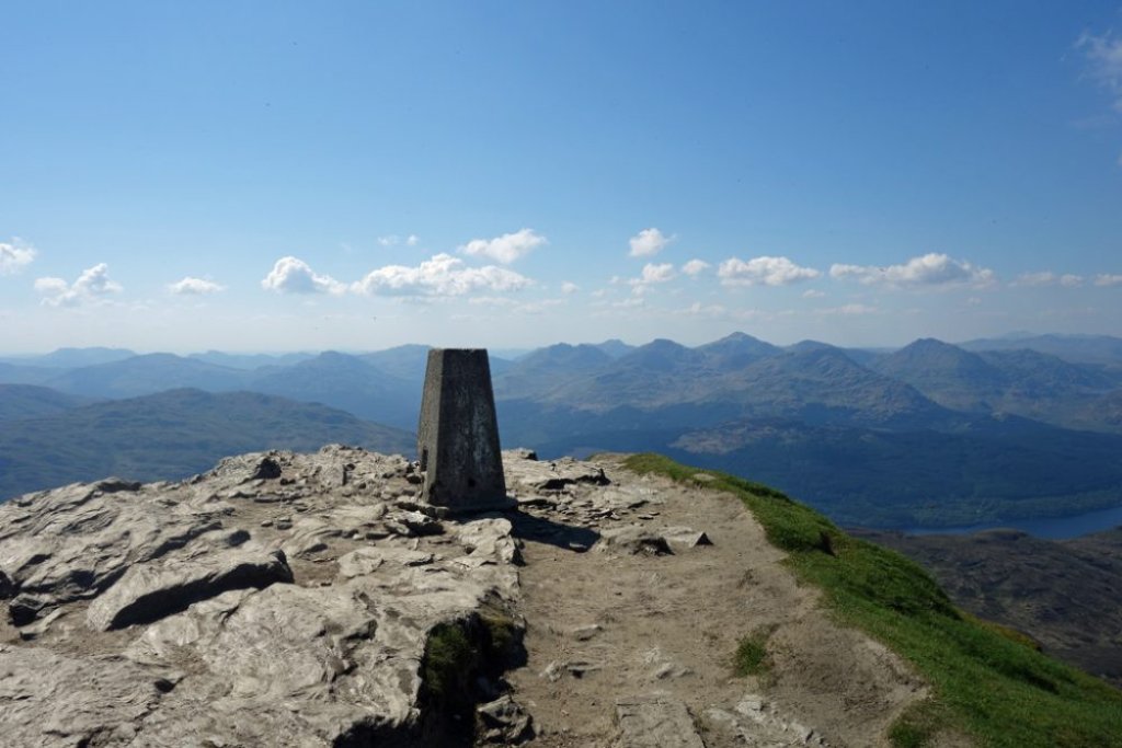 The breathtaking views from the Ben Lomond Summit viewpoint.
